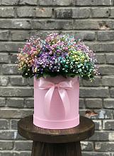Цветочная композиция из Гипсофила и Розы в шляпной коробке в Сынково