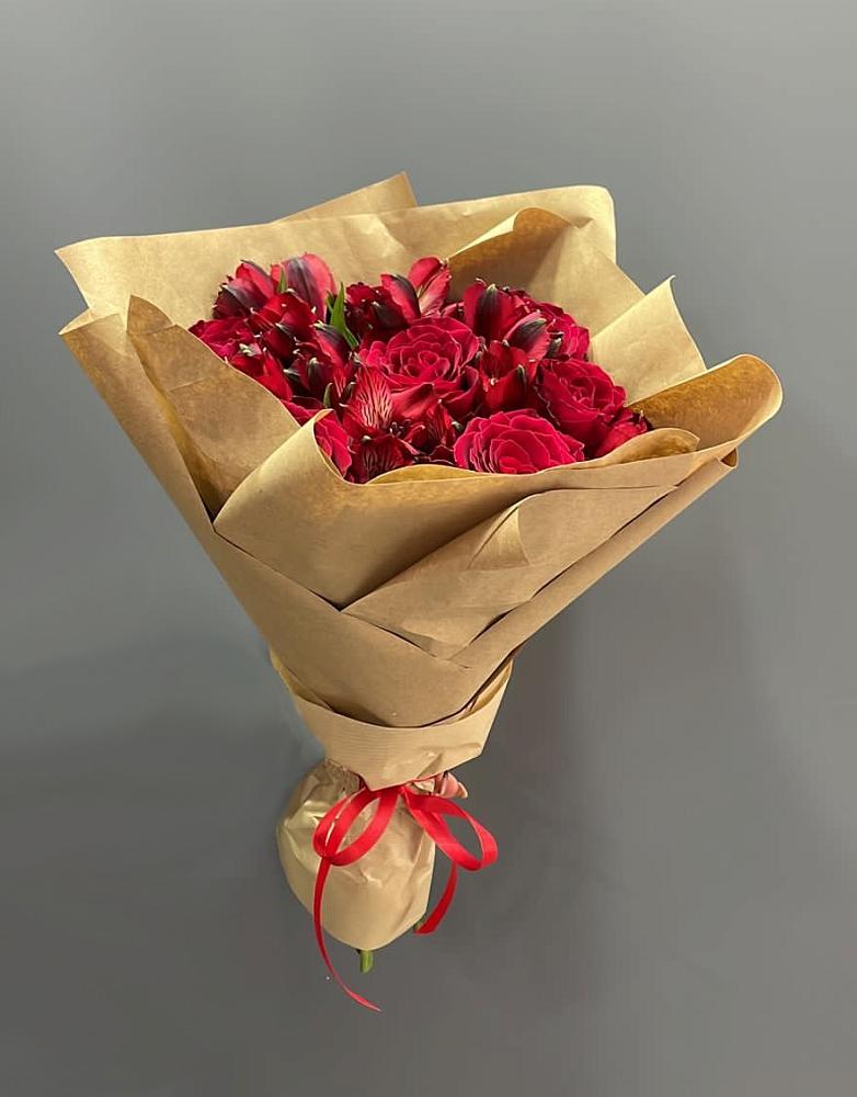 Букет цветов из: Альстромерии и Розы в Сынково