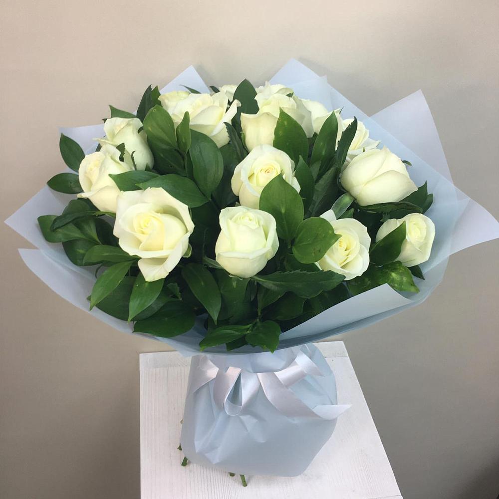 Букет 15 Белых роз Проуд в Сынково