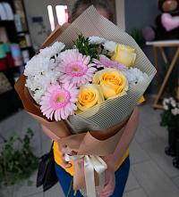 Букет цветов из:  Герберы, Розы и Хризантемы в Сынково