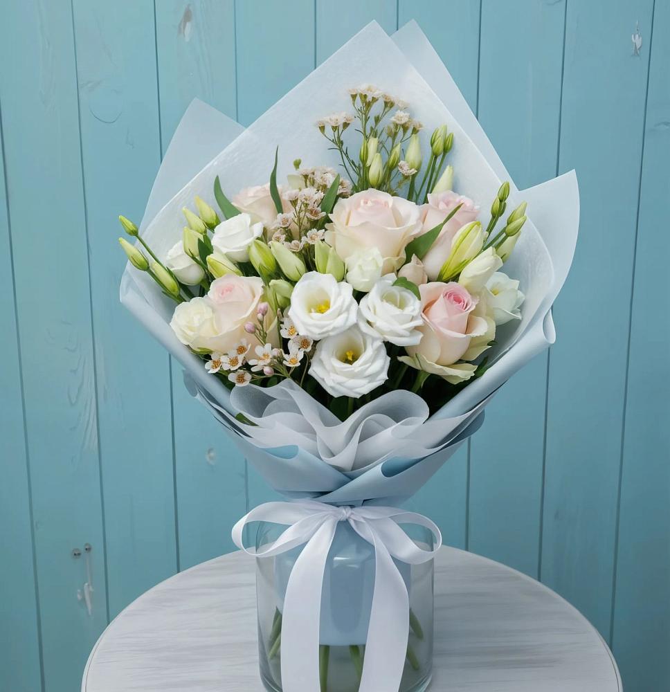 Букет цветов из: Розы и Лизиантусы в Сынково