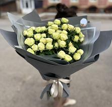 Букет Белые кустовые розы Солинеро в Сынково