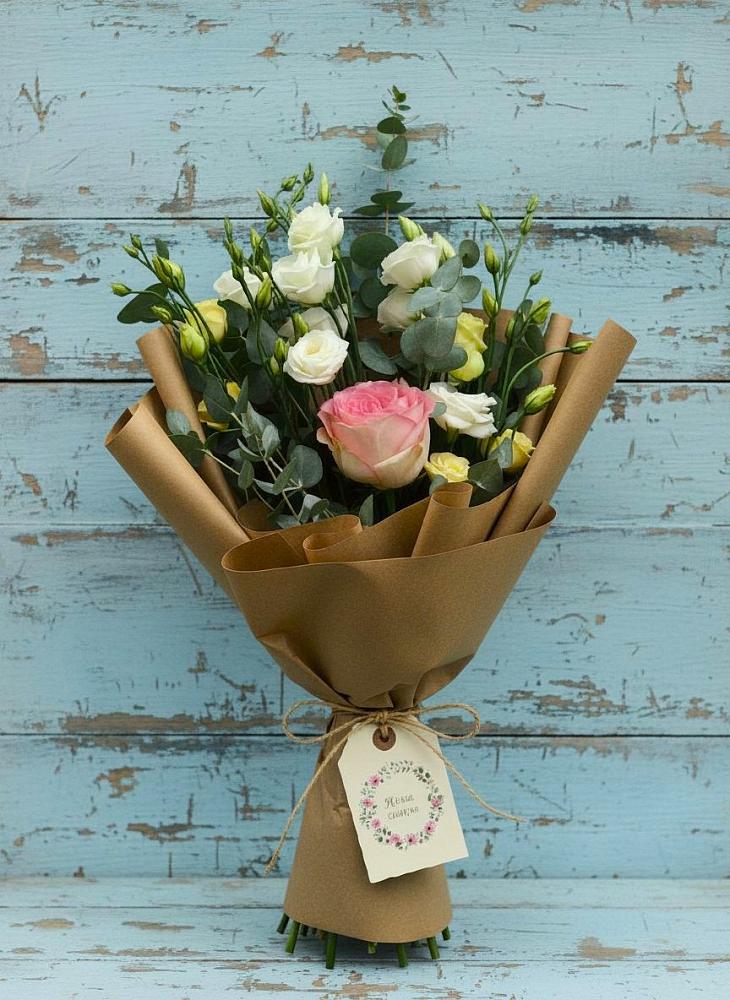 Букет цветов из: Розы и Лизиантусы в Сынково