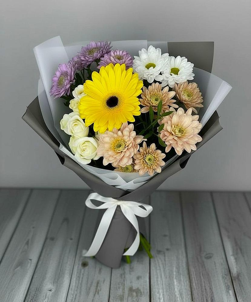 Букет цветов из: Розы, Герберы и Хризантемы в Сынково