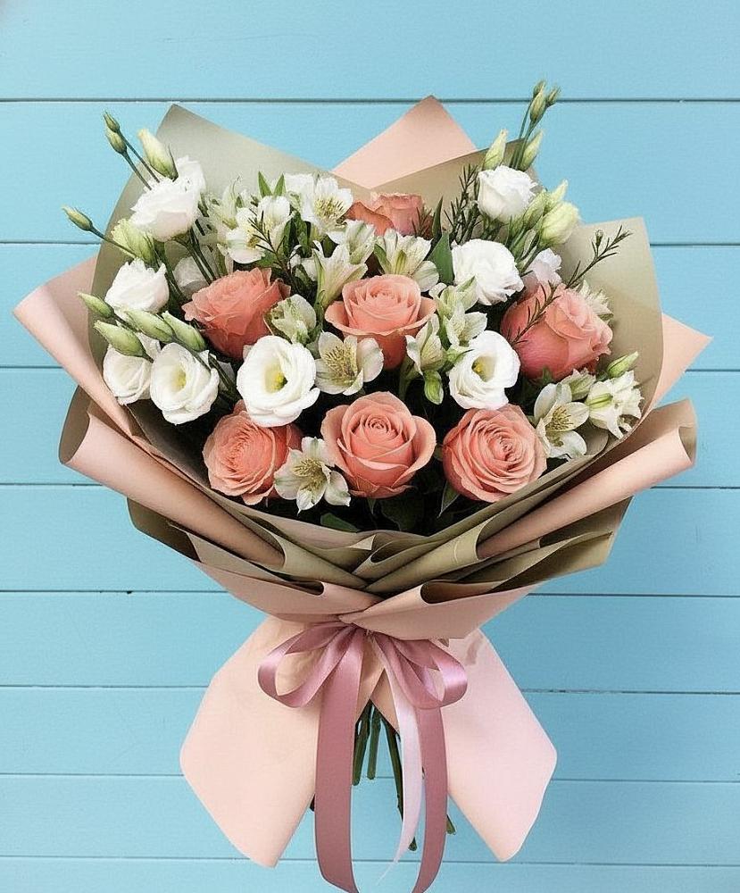 Букет цветов из: Розы, Альстромерии и Лизиантусы в Сынково