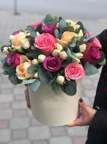 Цветочная композиция из Розы в шляпной коробке в Сынково