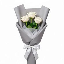 Букет 3 белые розы в Сынково