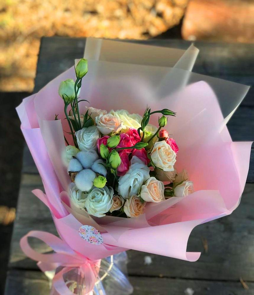 Букет цветов из: Розы и Лизиантусы в Сынково