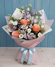 Букет цветов из:  Лизиантусы, Розы, Альстромерии и Гипсофила в Сынково