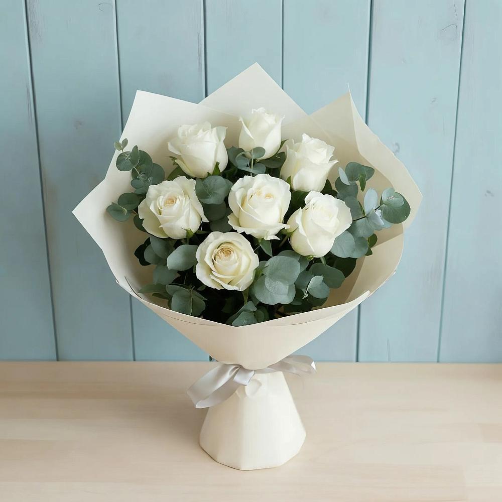 Букет Белые розы в Эвкалипте в Сынково