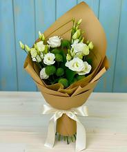 Букет цветов из:  Хризантемы и Лизиантусы в Сынково