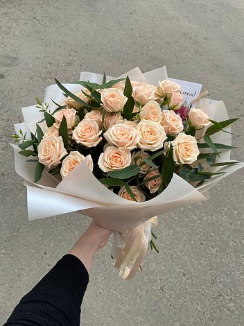 Букет Кремовые розы Латте в Сынково
