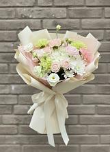 Букет цветов из:  Гвоздики, Розы, Лизиантусы и Хризантемы в Сынково