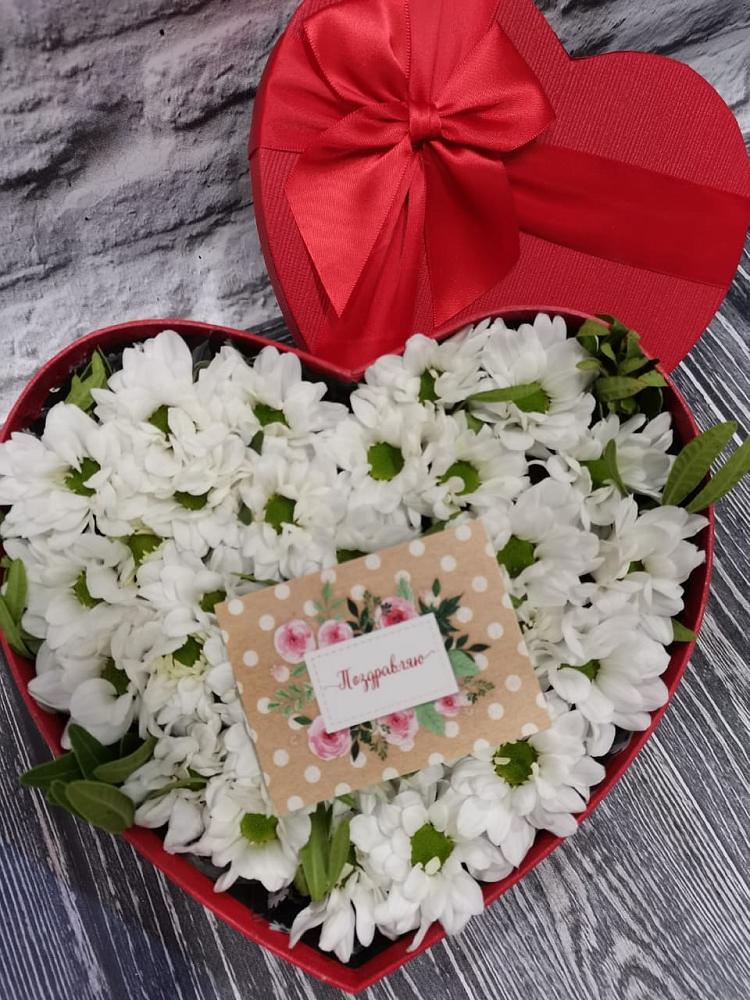 Цветочная композиция из Хризантемы в виде сердца в Сынково