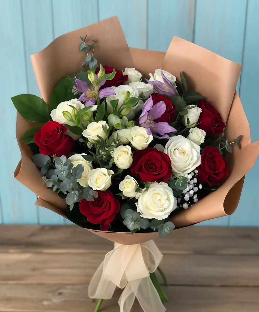 Букет цветов из: Розы и Альстромерии в Сынково
