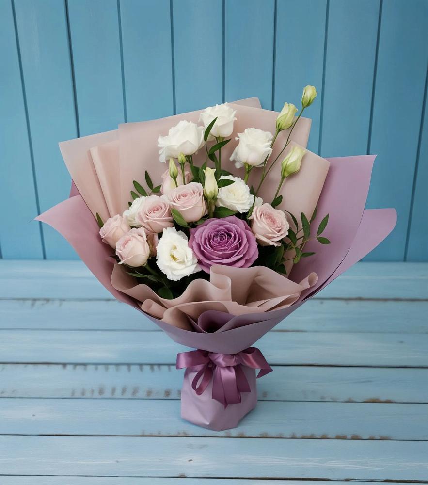 Букет цветов из: Розы и Лизиантусы в Сынково